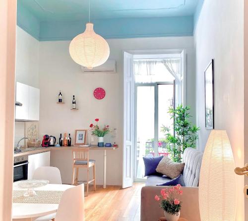 Carlo III Historic Family apartment 2 bathrooms Elevator Beautiful View Lovely Famous Square