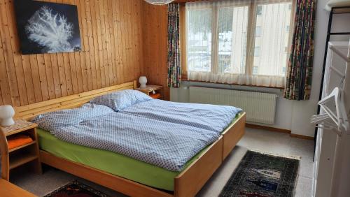 Llit o llits en una habitació de B&B St Moritz