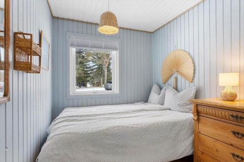 a bedroom with a bed and a window at TV1705-Bindslev-Nordkapvej-4 in Tversted