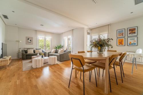Elegant exclusive -3 Bdrs 2 Baths -Salamanca