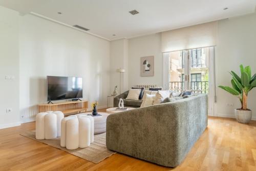 Elegant exclusive -3 Bdrs 2 Baths -Salamanca