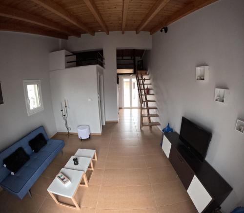 Christoffer Mpournazi Penthouse