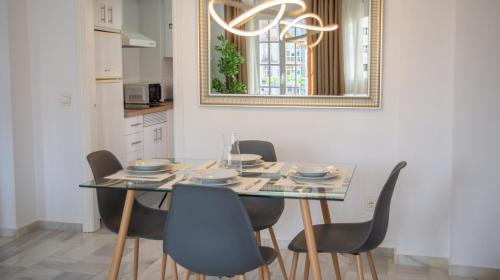 Beautiful Central Apartment with Free Parking