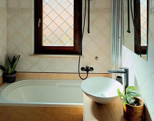Foto RESIDENZA AURORA - bright spacious House with Garden & outdoor Patio - Ardea - Tor San Lorenzo 3