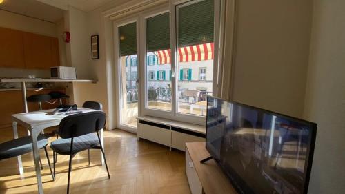 Large Apartment 7 minutes walking to Train station