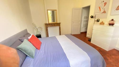 Bel appartement lumineux-Avignon centre, vue le Palais des Papes depuis la loggia