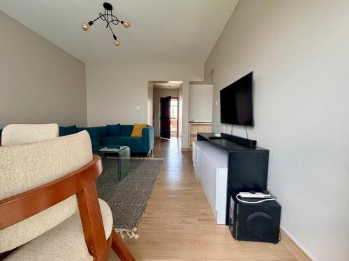 TV a/nebo společenská místnost v ubytování Ruby Homes 2 Bedroom - TRM Drive