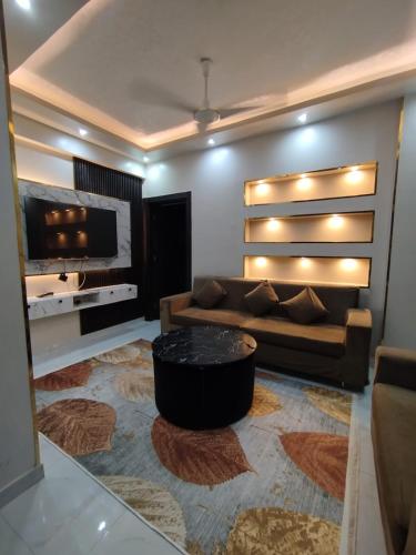 شقة مميزة بجوار كورنيش النيل اسوان - عائلات فقط