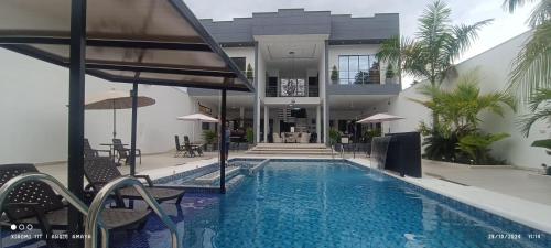 a swimming pool in front of a house at Villa Luna Hotel-Eventos in Carmen de Apicalá