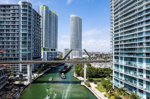 Modern Brickell Apartment Free Parking Pool and Gym photo 58
