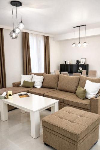 La Casa de Armenie - Large 3-Bedroom Apartment, 2 Bathrooms, Balcony