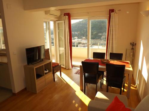 Arielle TWO BEDROOM APARTMENT IN LAPAD