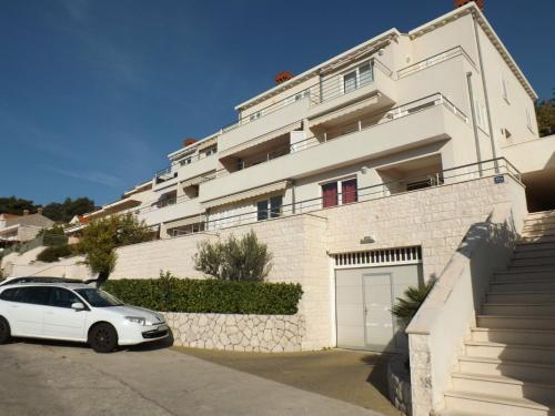 Arielle TWO BEDROOM APARTMENT IN LAPAD