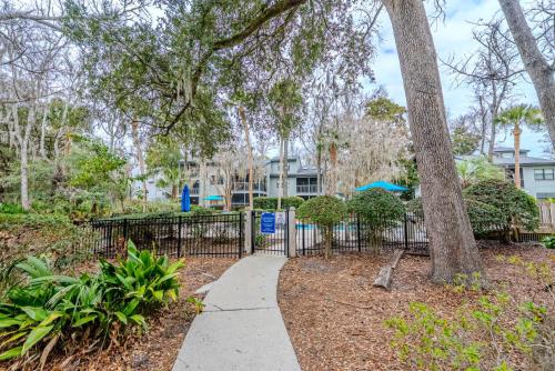 5-Min Walk to Beach - Coligny - Pool - OceanBreeze photo 7