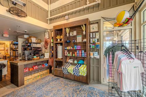 5-Min Walk to Beach - Coligny - Pool - OceanBreeze photo 18