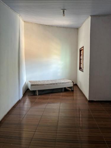 a empty room with a bench on the wall at Casa com 2 quartos in Cabo Frio