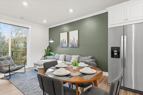 Gallery image of 4BR Townhouse King Bed Rooftop Uptown CLT in Charlotte