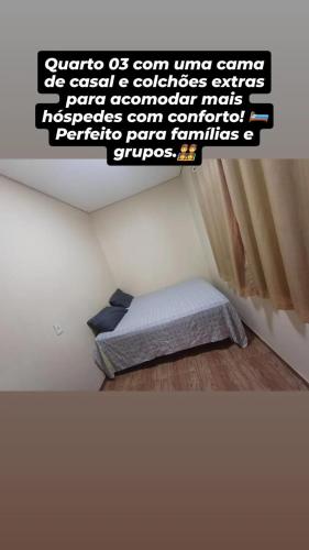 a room with a bed and a wall with words at Rancho Carvalho in Alexânia