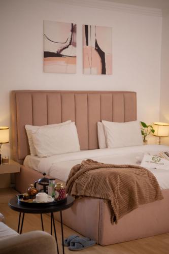 Llit o llits en una habitació de Homecoming Maitama