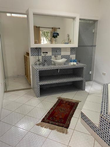 a bathroom with a sink and a mirror at Chateau Magalhães in Itatiba