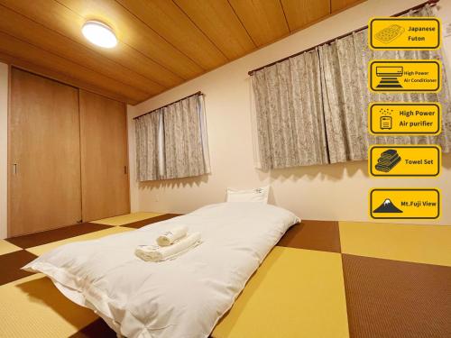 a room with a bed and signs on the wall at ヴィラ山間堂Panorama Villa BBQ Bonfire Fuji view Annovillas Sankando in Fujikawaguchiko