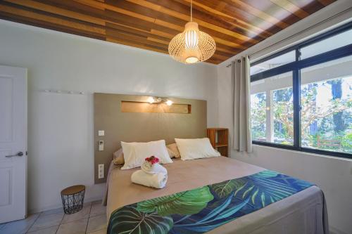 a bedroom with a bed with a stuffed animal on it at Enjoy Camanukea Lodge in Mahina