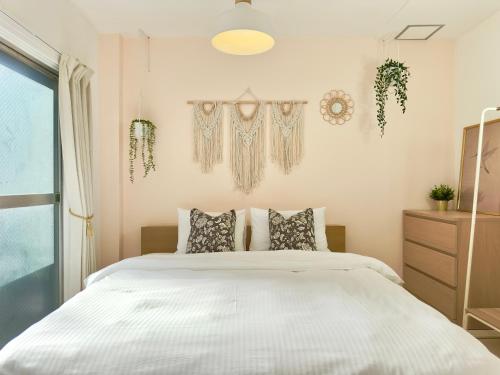a bedroom with a white bed and a window at 4 min to Osaka Metro King bed 30 sec to 7-Eleven in Osaka