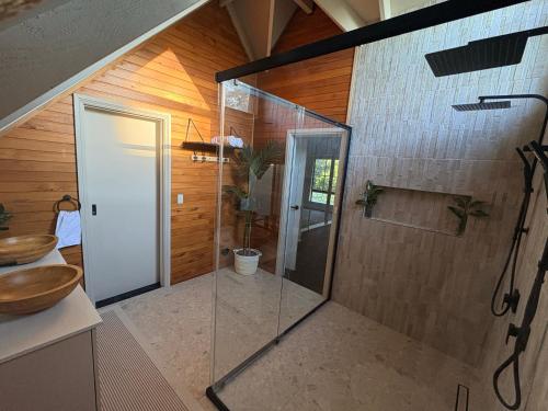 a bathroom with a shower with a glass door at Bonza Family Retreat in Kalorama