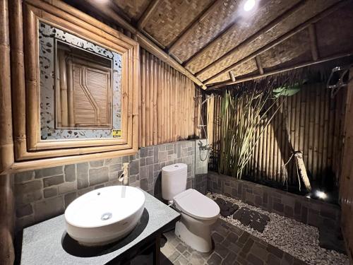 a bathroom with a toilet and a sink at C Family Hotel in Citeureup 1
