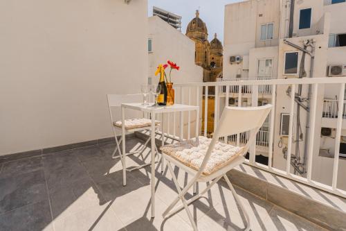 Charming Studio & 1BR Apartments Near Sea by Beyond air! Great Location!