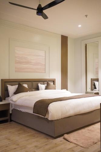 a bedroom with a large bed with a ceiling at Hotel The Grand Mirage in Bathinda