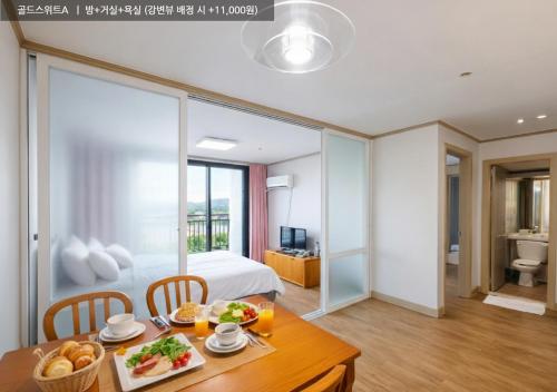 a room with a dining table and a bedroom at Ilsung Condo Namhan River in Yeoju