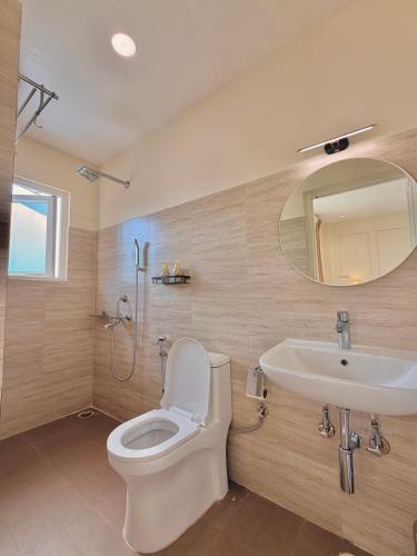 a bathroom with a toilet and a sink at Barylia in Mawlyngkhung
