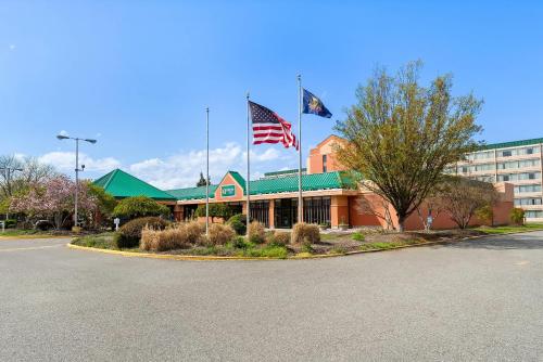 two american flags flying in front of a building at Quality Hotel Philadelphia Airport in Essington
