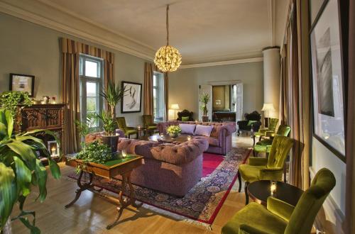 a large living room with couches and chairs at Rosersbergs Slottshotell in Rosersberg