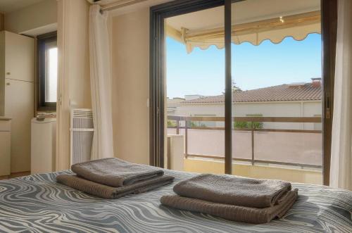 FRGK Athena Palm Beach 1BR Terrace, AC & Ultra-Fast Wi-Fi
