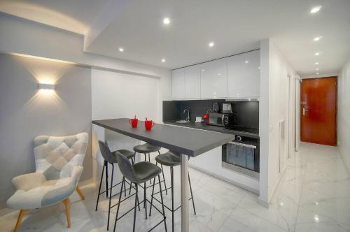 FRGK Victoria 4 Central Cannes studio Terrace, AC & Ultra-Fast Wi-Fi