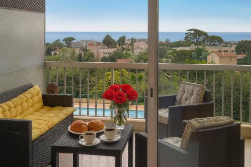 FRGK HORIZONS Executive Sea View Apartment 2 BDR Terrace Pool Parking