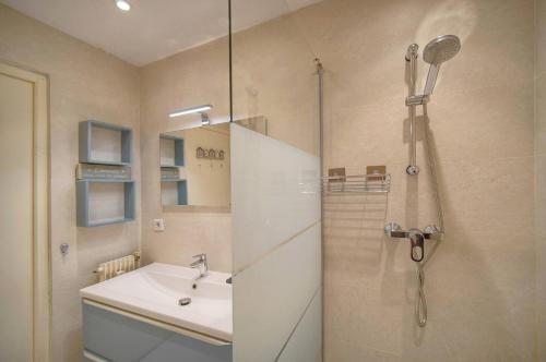 FRGK HORIZONS Executive Sea View Apartment 2 BDR Terrace Pool Parking
