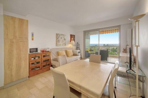 FRGK HORIZONS Executive Sea View Apartment 2 BDR Terrace Pool Parking