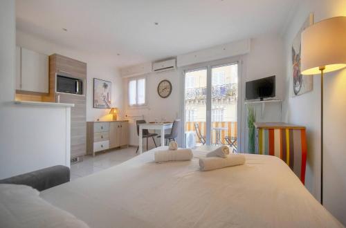 FRGK "Elegant studio CLEMENCEAU terrace WIFI HIGH-SPEED "