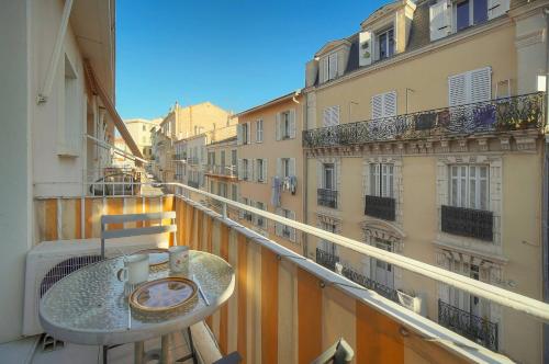FRGK "Elegant studio CLEMENCEAU terrace WIFI HIGH-SPEED "