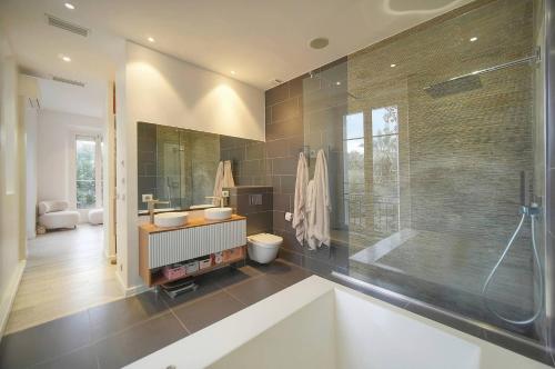 FRGK 'La Cote d'Azur Villa Private Pool, AC Ultra-Fast Wi-Fi'