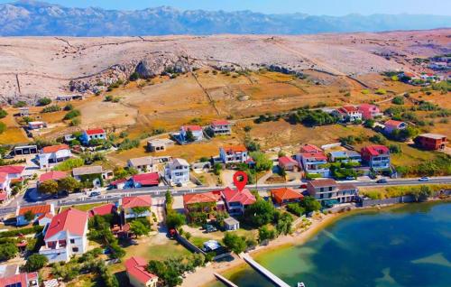 Beautiful Apartment In Dinjiska With Wifi