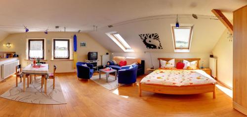 a bedroom with a bed and a living room at Öko-Appartement Melanie in Schwollen
