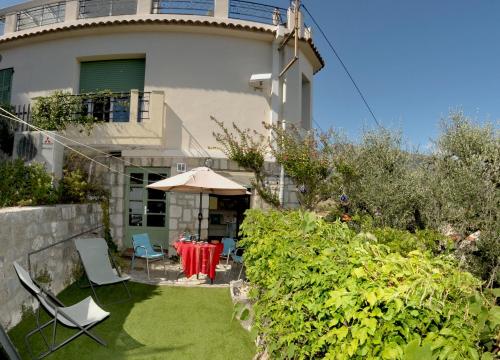 Appartement dans maison Art Deco - vue panoramique - proche centre et plages à pied