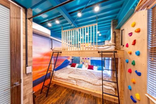 3 min walk from Sangenjaya Sta, 90square meters, Bouldering