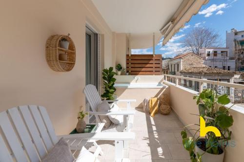 Modern Sunny Apt Whirlpool & Parking & 5 min Acropolis
