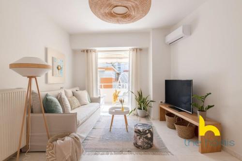 Modern Sunny Apt Whirlpool & Parking & 5 min Acropolis