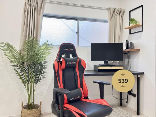 a gaming chair in front of a desk with a computer at 4 min to Osaka Metro King bed 30 sec to 7-Eleven in Osaka